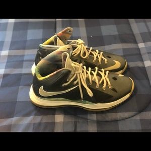 LeBron X Prisms size 13